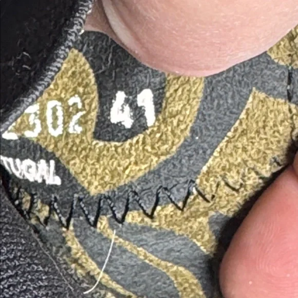 Fly London Black/Metallic Green Women's Ankle Boots Classic Leather Style Sz 41 - Picture 7 of 8